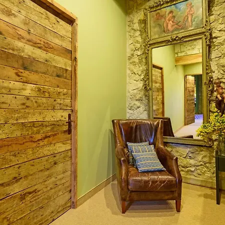 Bastide De Bellegarde Bed & Breakfast 2*